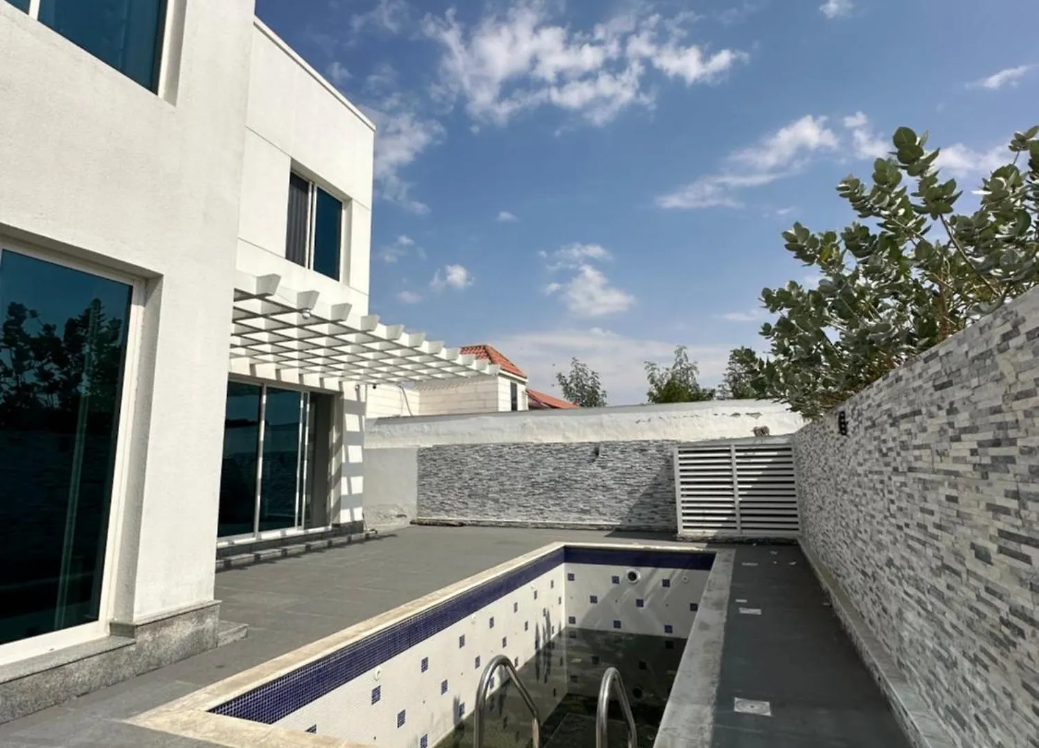 Centerpoint Duplex Villa Dubai
