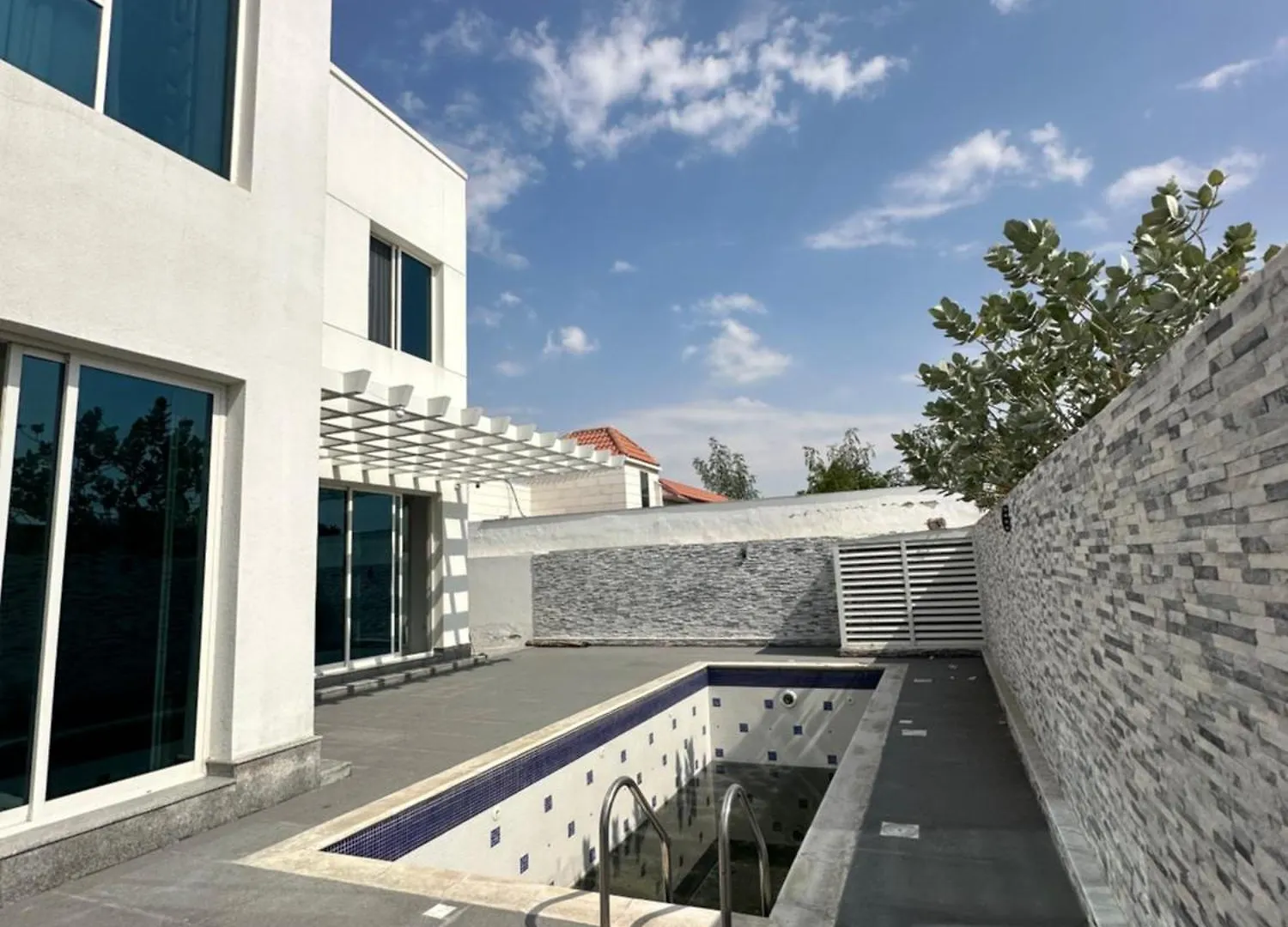 Centerpoint Duplex Villa Dubai Guest house