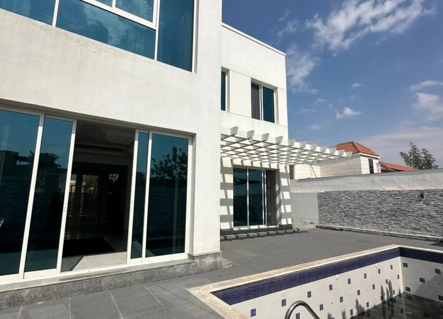 Centerpoint Duplex Villa Dubai Guest house